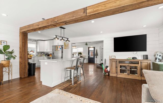 47 Smith Avenue, Islip, NY 11751