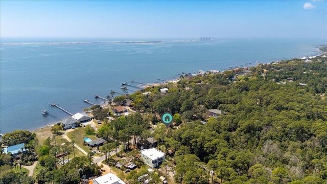 99-100 Soundside Drive, Gulf Breeze, FL 32563