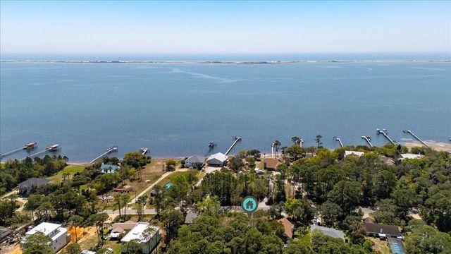 99-100 Soundside Drive, Gulf Breeze, FL 32563
