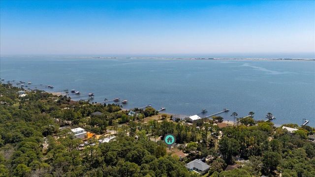 99-100 Soundside Drive, Gulf Breeze, FL 32563