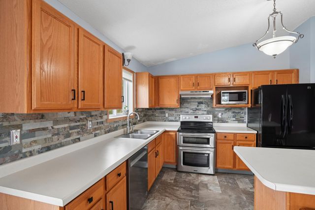 1719 Huntington Court, West Fargo, ND 58078