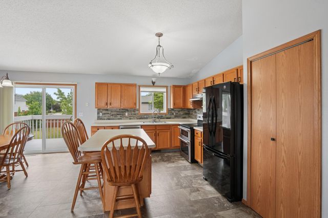 1719 Huntington Court, West Fargo, ND 58078