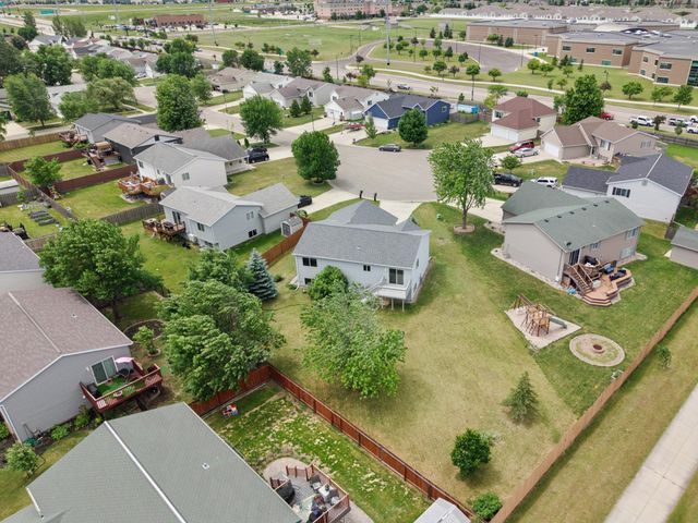 1719 Huntington Court, West Fargo, ND 58078