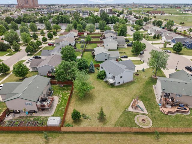 1719 Huntington Court, West Fargo, ND 58078