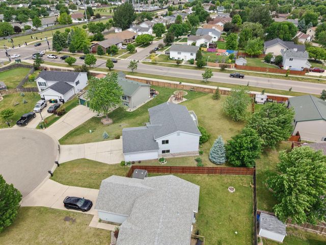 1719 Huntington Court, West Fargo, ND 58078