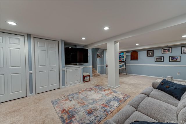 68 Bankside Drive, Centerport, NY 11721