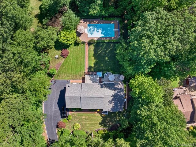 68 Bankside Drive, Centerport, NY 11721