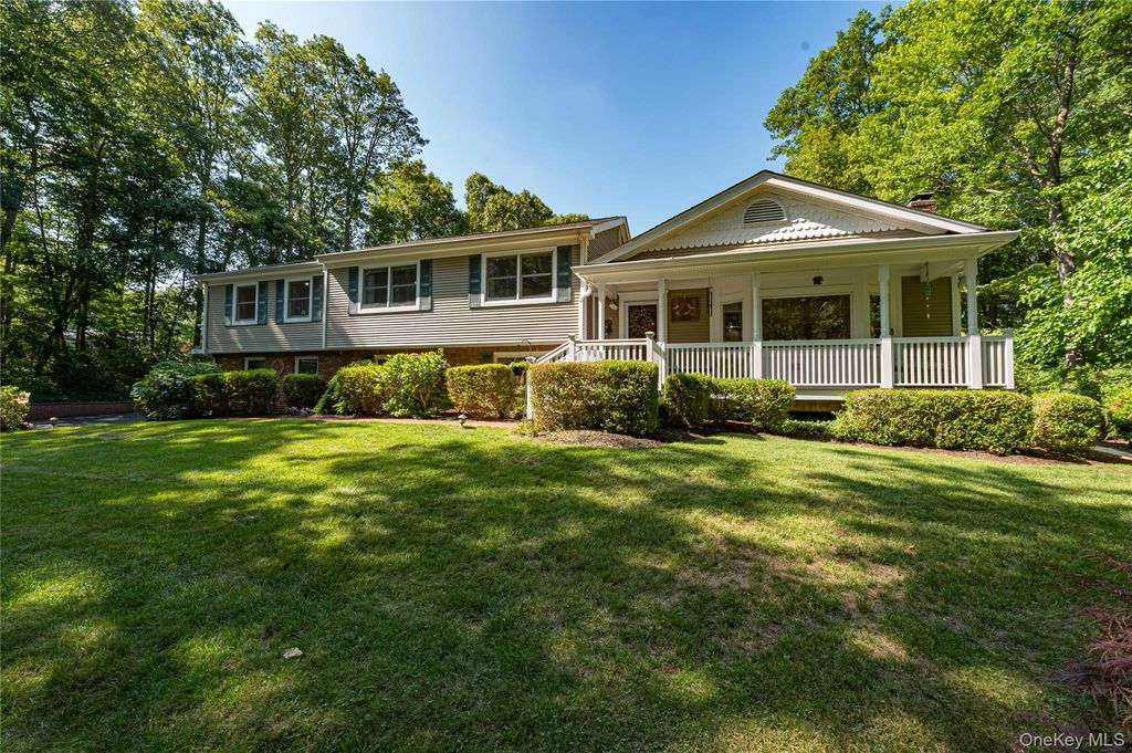68 Bankside Drive, Centerport, NY 11721