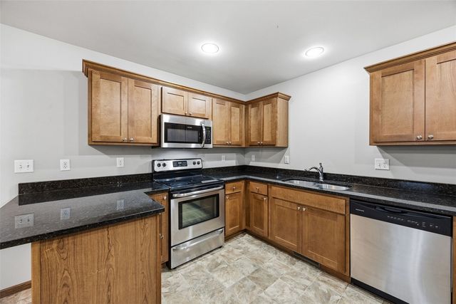 562 Meadow Oak Circle, Fairfax, IA 52228