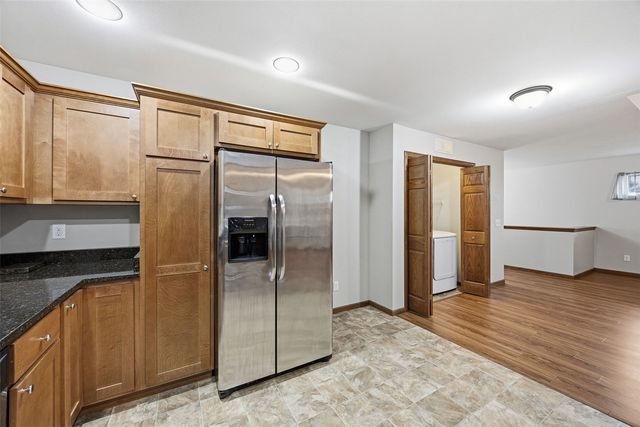 562 Meadow Oak Circle, Fairfax, IA 52228
