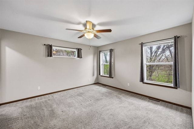 562 Meadow Oak Circle, Fairfax, IA 52228