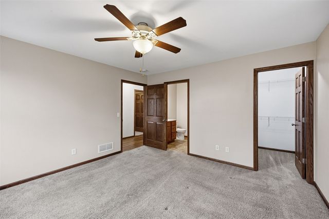 562 Meadow Oak Circle, Fairfax, IA 52228