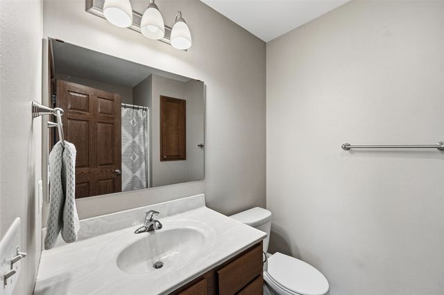 562 Meadow Oak Circle, Fairfax, IA 52228