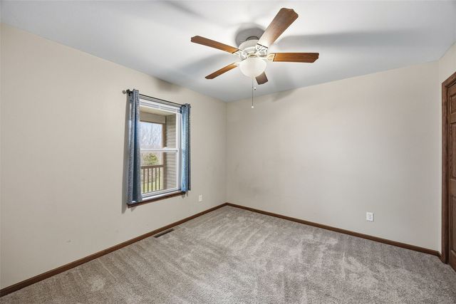 562 Meadow Oak Circle, Fairfax, IA 52228