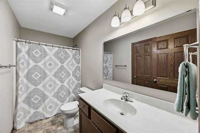 562 Meadow Oak Circle, Fairfax, IA 52228