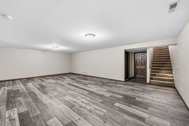 562 Meadow Oak Circle, Fairfax, IA 52228