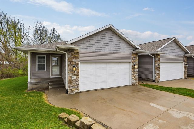 562 Meadow Oak Circle, Fairfax, IA 52228
