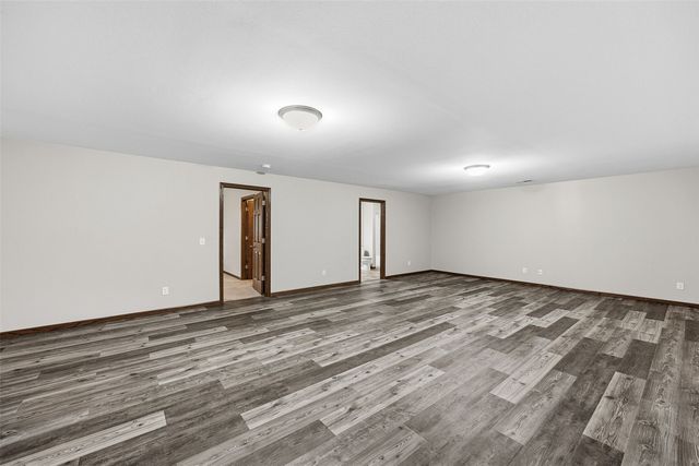 562 Meadow Oak Circle, Fairfax, IA 52228