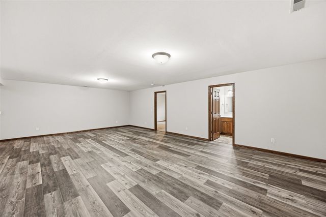562 Meadow Oak Circle, Fairfax, IA 52228