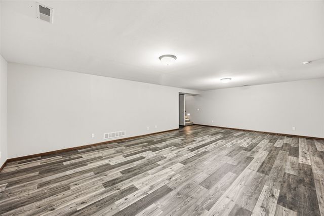 562 Meadow Oak Circle, Fairfax, IA 52228