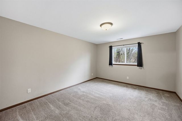 562 Meadow Oak Circle, Fairfax, IA 52228