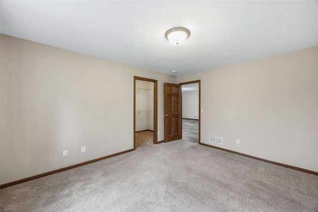 562 Meadow Oak Circle, Fairfax, IA 52228