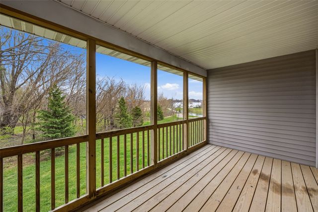 562 Meadow Oak Circle, Fairfax, IA 52228