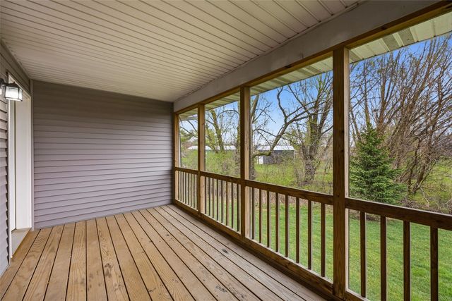 562 Meadow Oak Circle, Fairfax, IA 52228