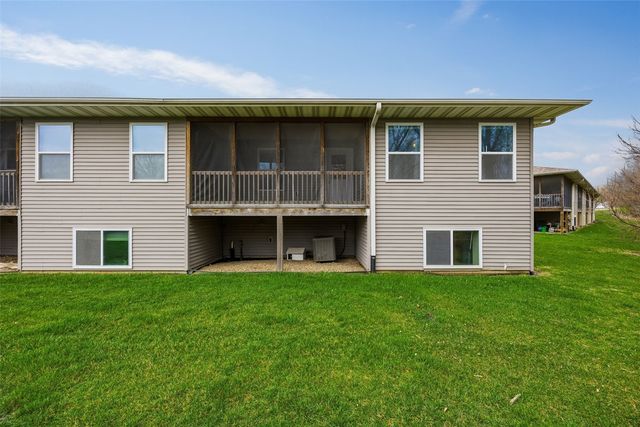 562 Meadow Oak Circle, Fairfax, IA 52228