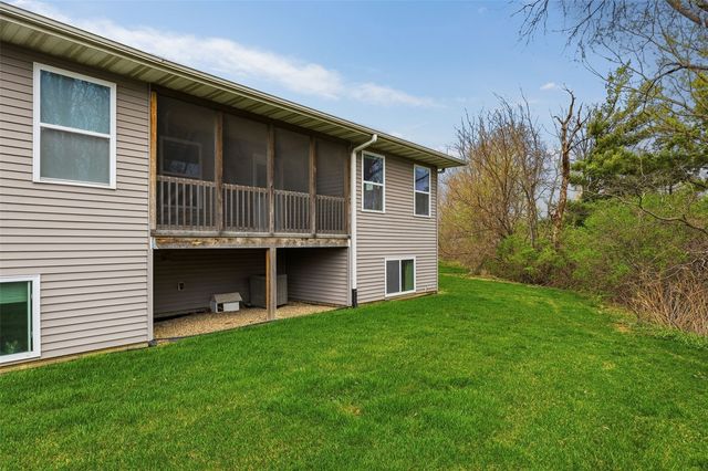 562 Meadow Oak Circle, Fairfax, IA 52228