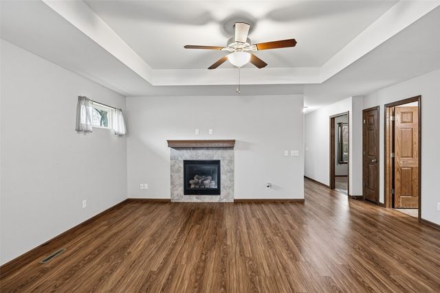 562 Meadow Oak Circle, Fairfax, IA 52228