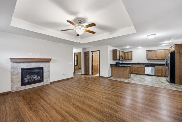 562 Meadow Oak Circle, Fairfax, IA 52228