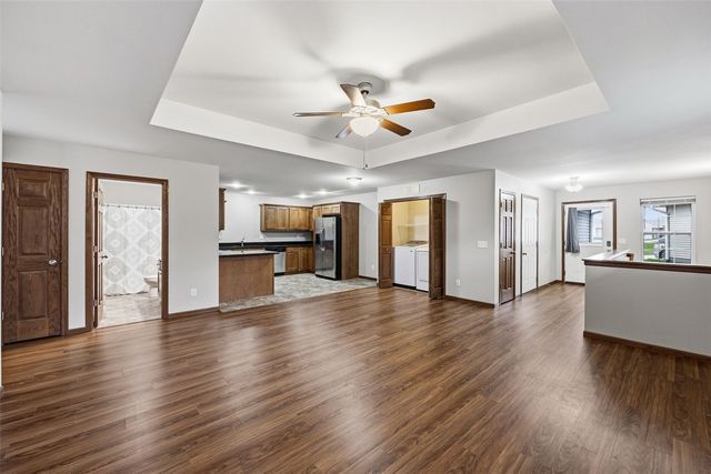 562 Meadow Oak Circle, Fairfax, IA 52228
