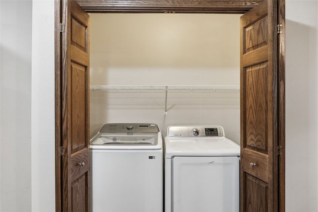 562 Meadow Oak Circle, Fairfax, IA 52228