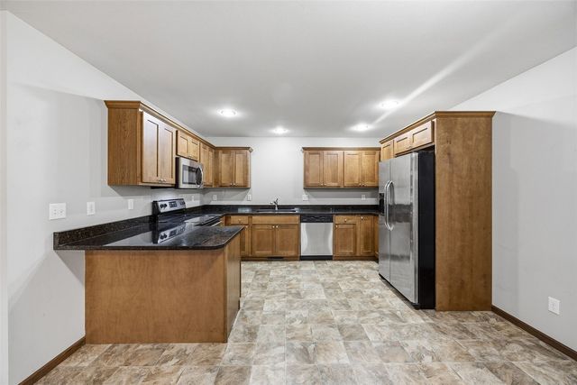 562 Meadow Oak Circle, Fairfax, IA 52228