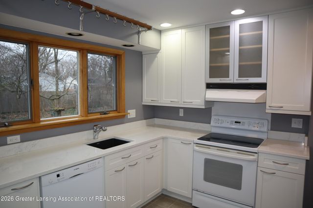 1639 Forest Hills, Okemos, MI 48864