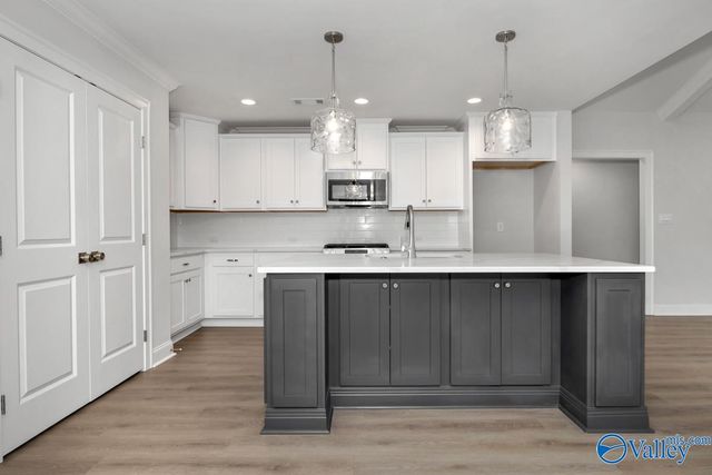 9504 Hampton Oak Drive SE, Owens Cross Roads, AL 35763