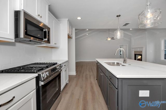 9504 Hampton Oak Drive SE, Owens Cross Roads, AL 35763