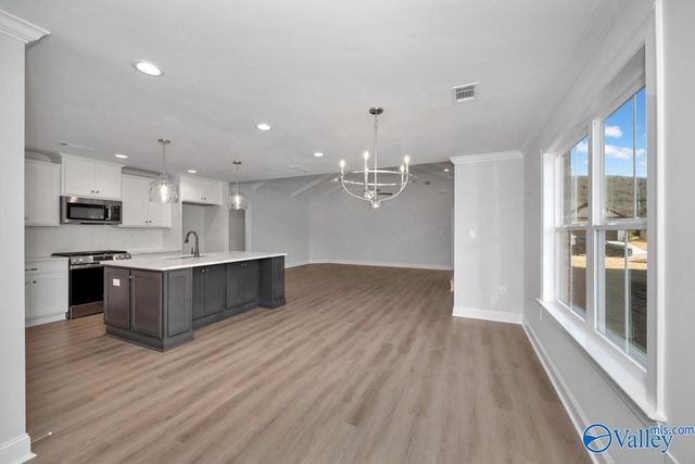 9504 Hampton Oak Drive SE, Owens Cross Roads, AL 35763