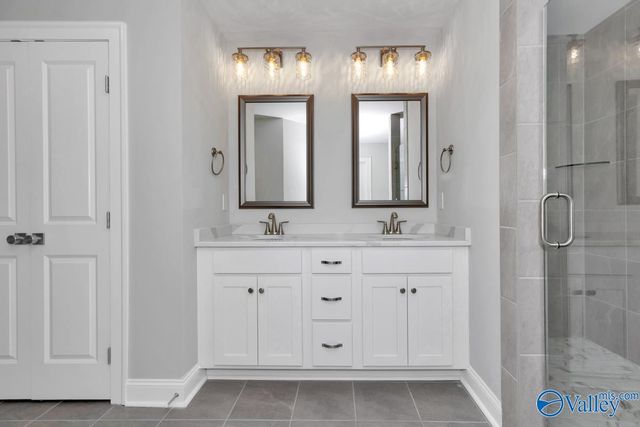 9504 Hampton Oak Drive SE, Owens Cross Roads, AL 35763