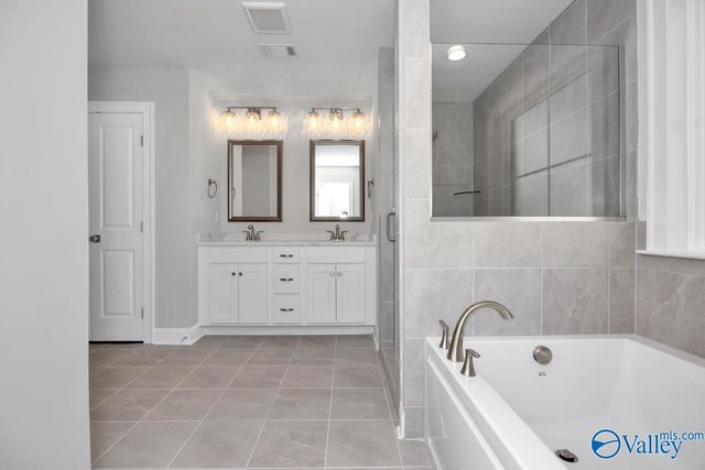 9504 Hampton Oak Drive SE, Owens Cross Roads, AL 35763