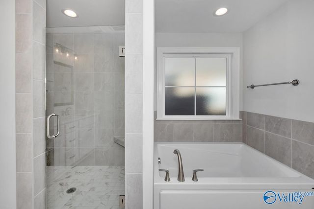 9504 Hampton Oak Drive SE, Owens Cross Roads, AL 35763