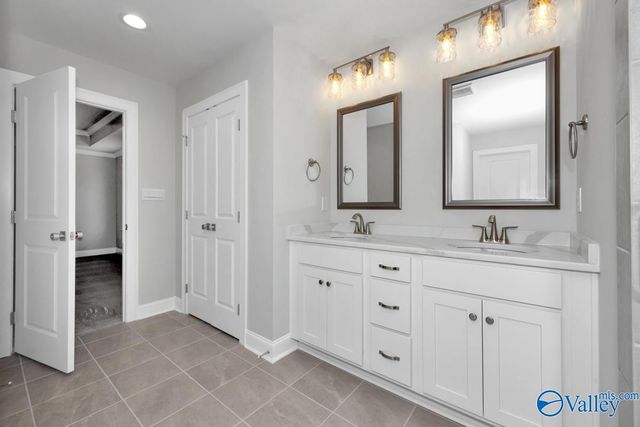 9504 Hampton Oak Drive SE, Owens Cross Roads, AL 35763