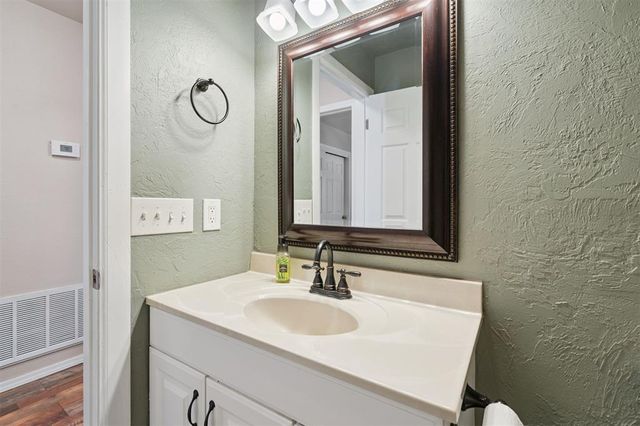 11705 NW 121st Street, Yukon, OK 73099