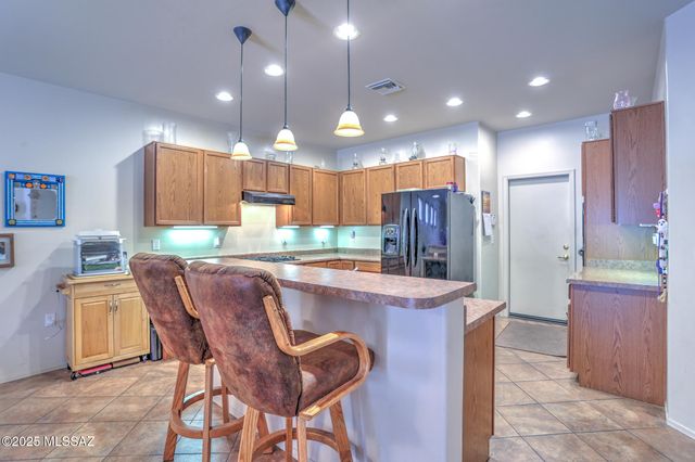 70 E Calle Vivaz, Green Valley, AZ 85614