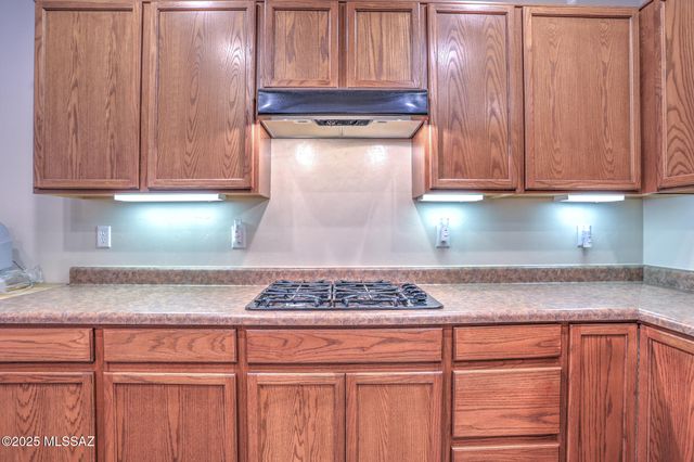 70 E Calle Vivaz, Green Valley, AZ 85614