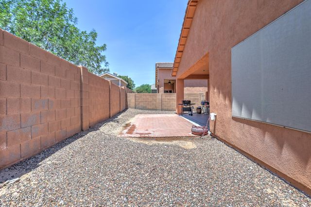 70 E Calle Vivaz, Green Valley, AZ 85614