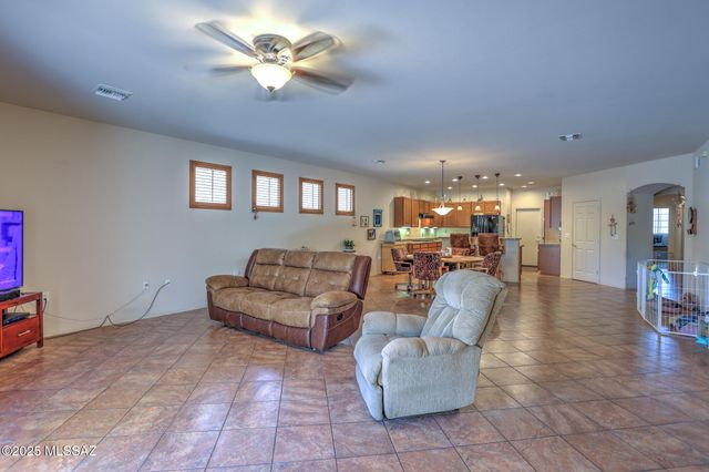 70 E Calle Vivaz, Green Valley, AZ 85614