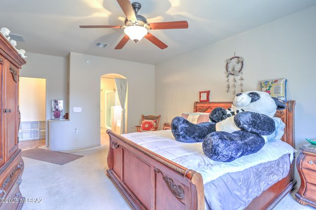 70 E Calle Vivaz, Green Valley, AZ 85614