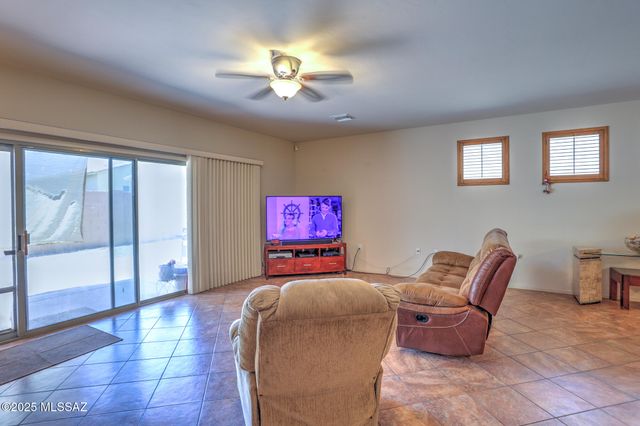 70 E Calle Vivaz, Green Valley, AZ 85614